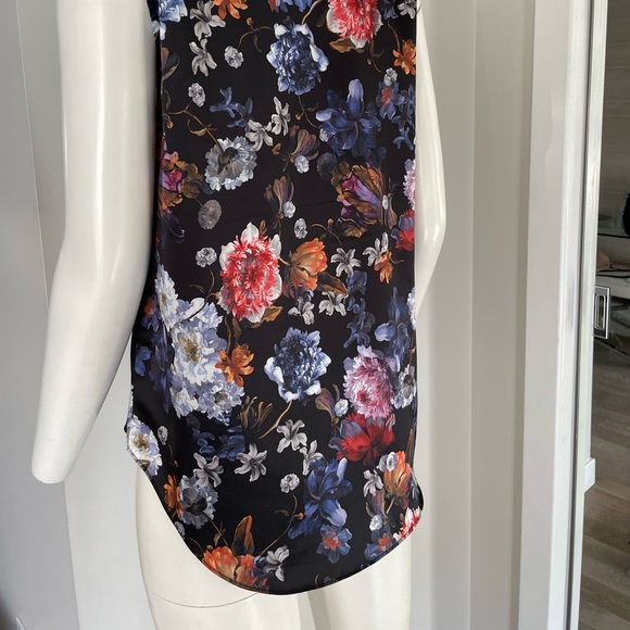 Floral Tank top - Picture 2 of 5